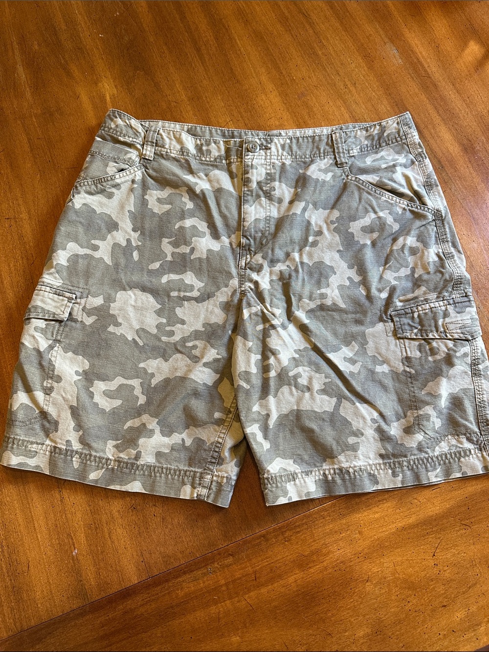 Field & Stream Men's Beige and Olive Camo Cargo Shorts